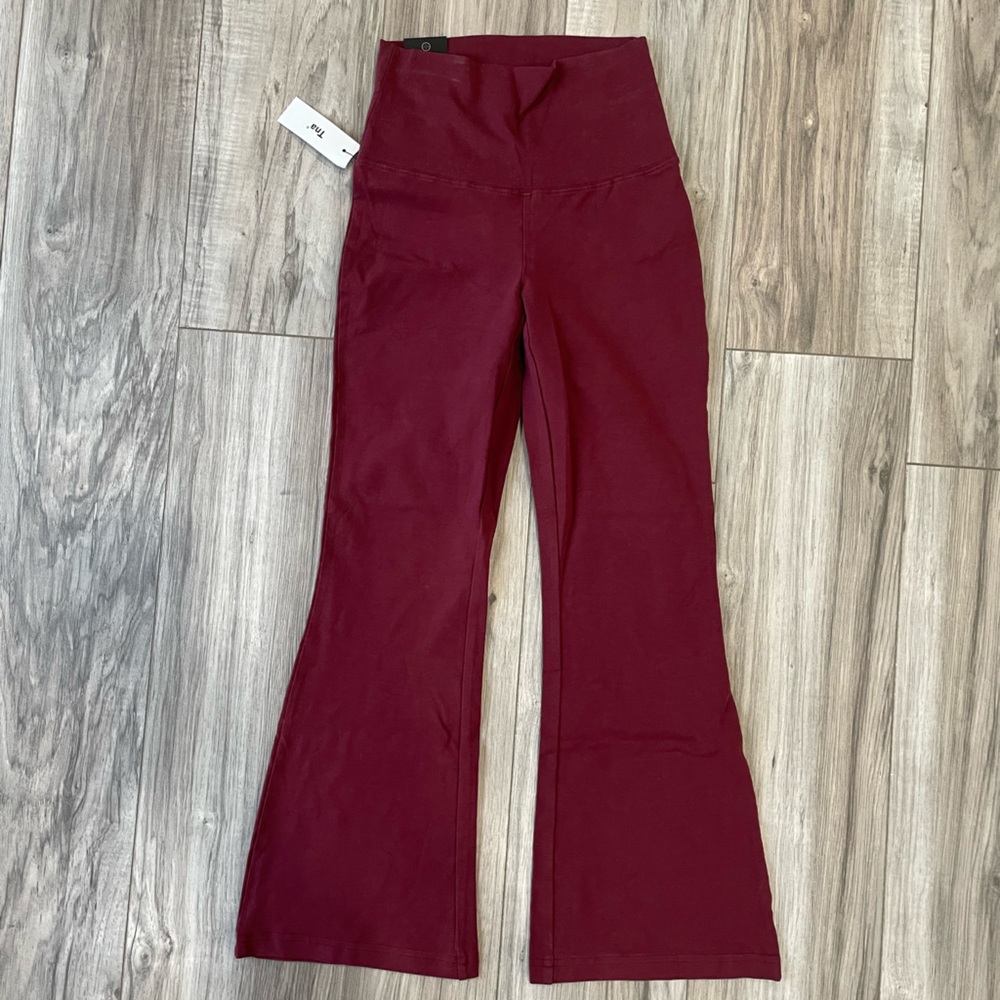 TNA cropped flare leggings in spiced burgundy
